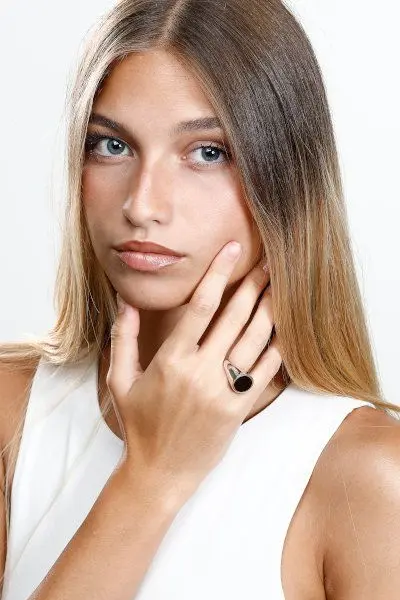 Anelli vintage con diamanti, zaffiri, rubini, smeraldi perle e pietre preziose