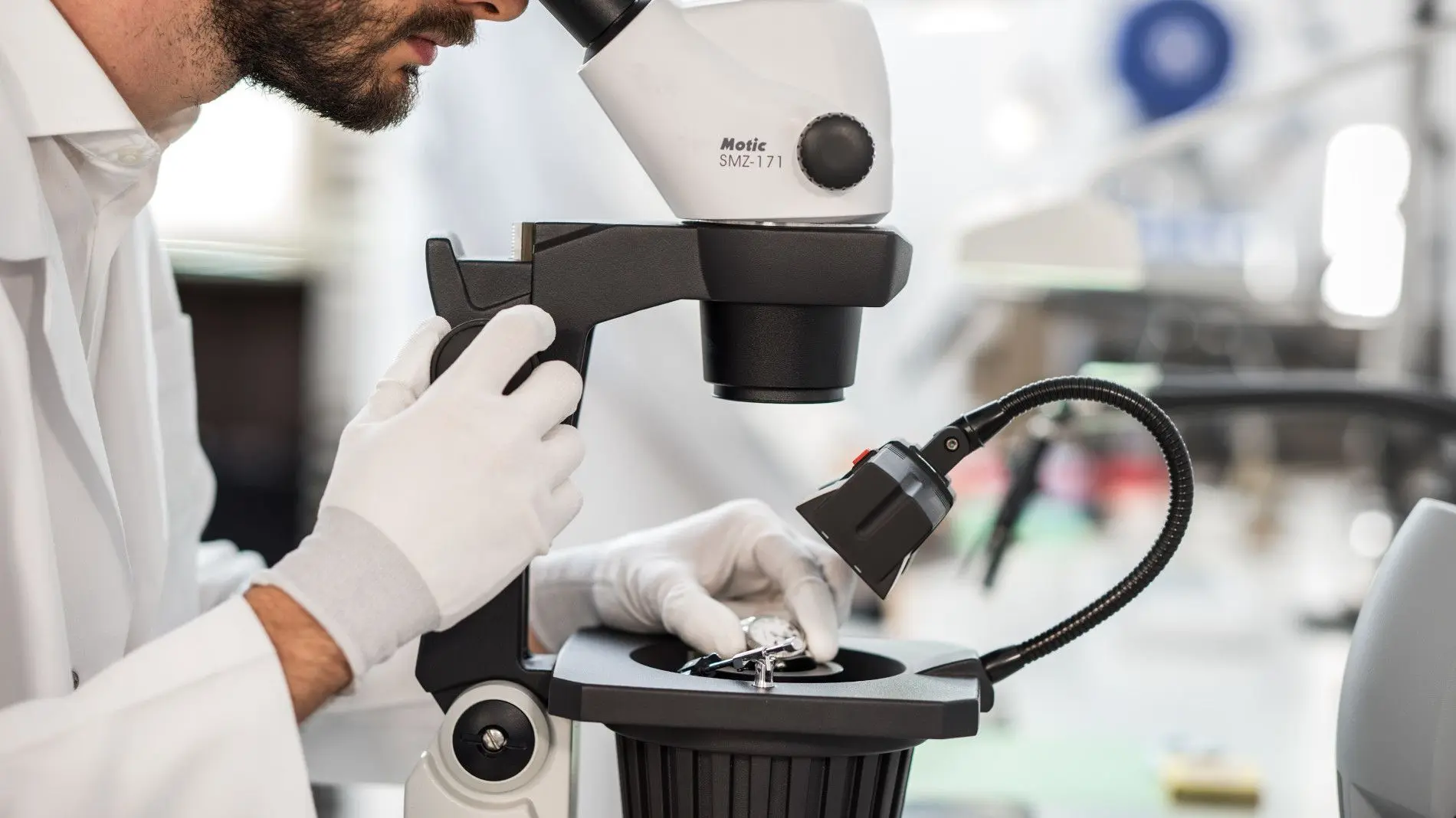 Grazie ai nostri tecnici potrete essere certi che il Rolex che state per acquistare sia autentico