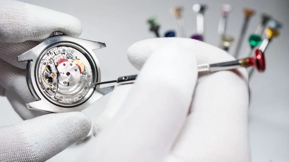 Laboratorio orologeria - Tecnici specializzati Rolex, Tudor, Cartier e Boume et Mercier specializzati per riparazione orologi di lusso - Listino prezzi Revisione Rolex 