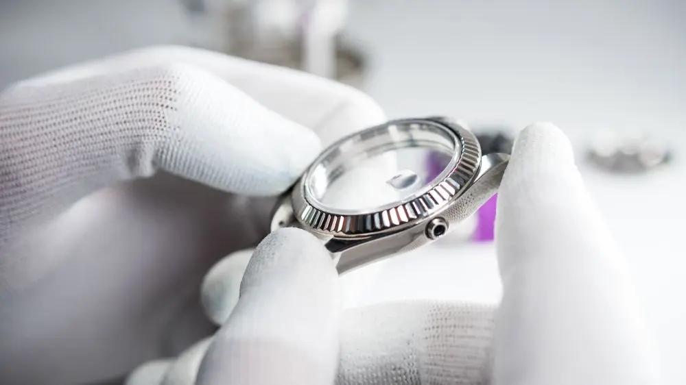 Strumentazione di precisione per riparazione orologi di lusso Rolex Laboratorio orologeria - Tecnici autorizzati Rolex, Tudor, Cartier e Boume et Mercier specializzati per riparazione orologi di lusso - Listino prezzi revisione e lucidatura Rolex 