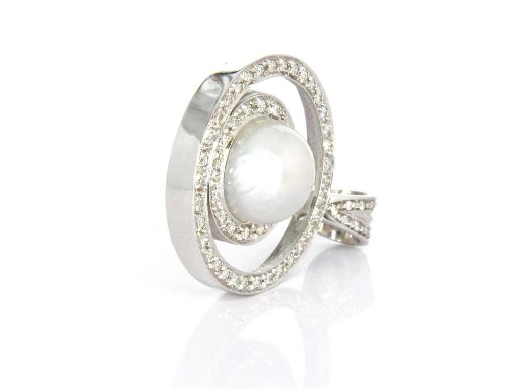 Pend. Perla Giapponese Coltiv. diametro 13mm,Brill Ct. 0.62 G-VVS, Oro Bianco 18kt, gr 16.0