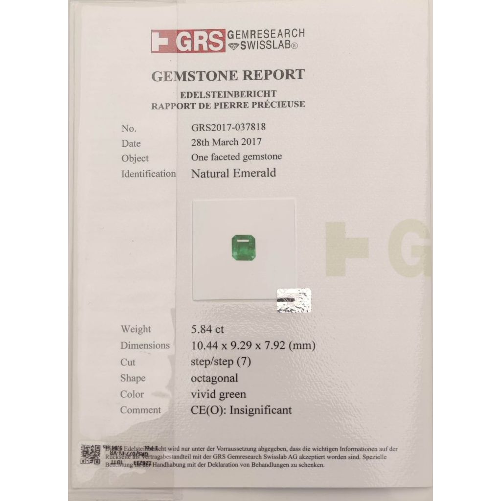 Anello in oro bianco 18Kt di gr7,90 con smeraldo 5,84ct e contorno di brillanti di 1,80ct