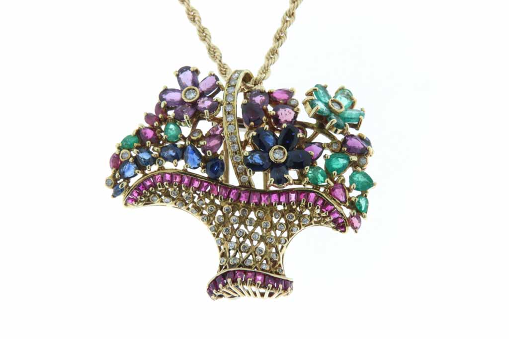 SPILLA IN ORO A CESTINO DI FIORI GR.15 - Ametista 1,50ct Smeraldi Ct 1.00 - Zaffiri ct1.00 - Rubini ct 0.9 - Br 0.75ct