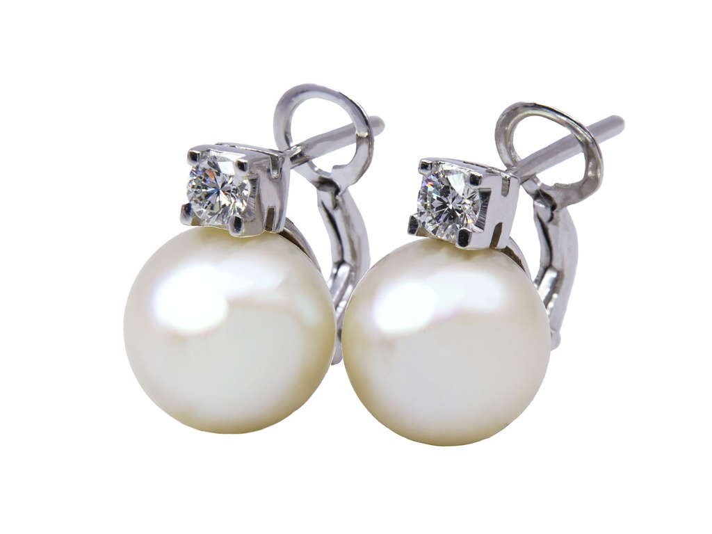 Orecchini in oro bianco 18 carati con due perle coltivate giapponesi 