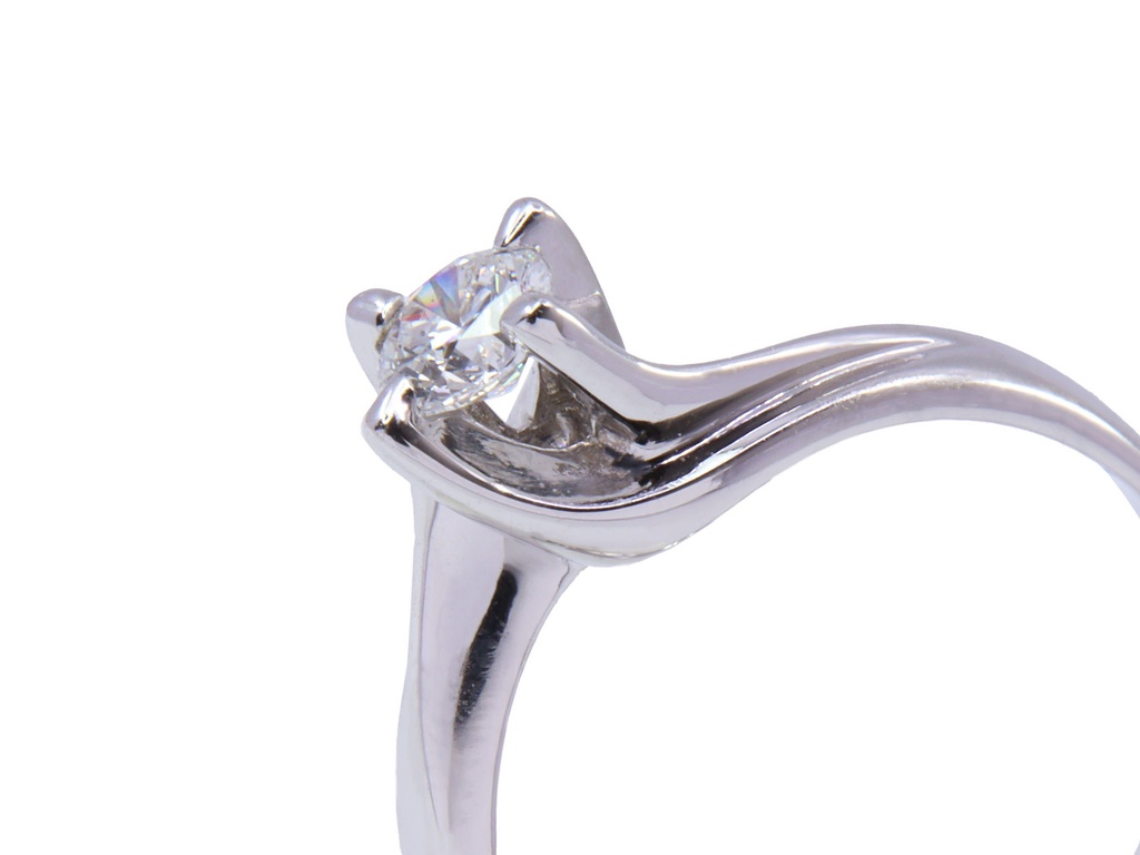 Anello solitario - Brillante 0,24ct, oro 18kt. peso totale di gr.3,20