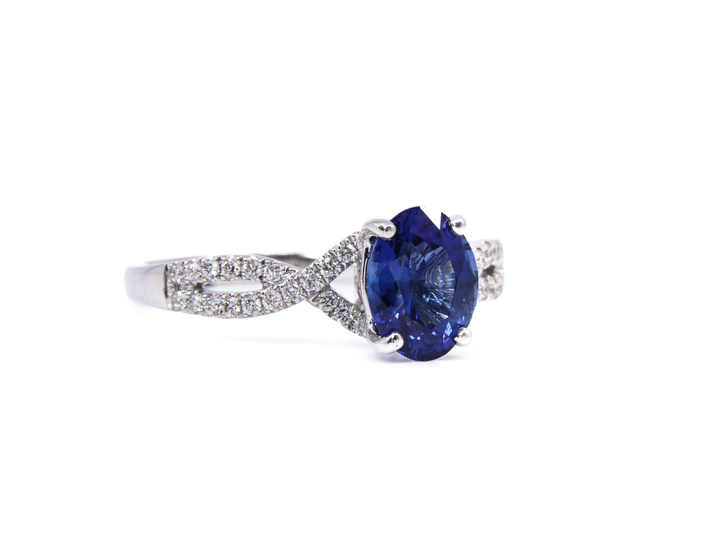 Anello oro bianco 18Kt gr4,10, zaffiri2,02ct e brillanti 0,50ct