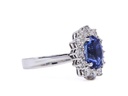 Anello con tanzanite centrale di ct. 3.82 girato di brills ct.totale 1.20 D-E VS