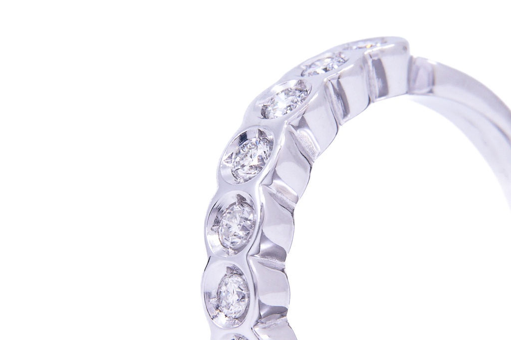 Anello veretta in oro bianco 18kt. con brillanti 