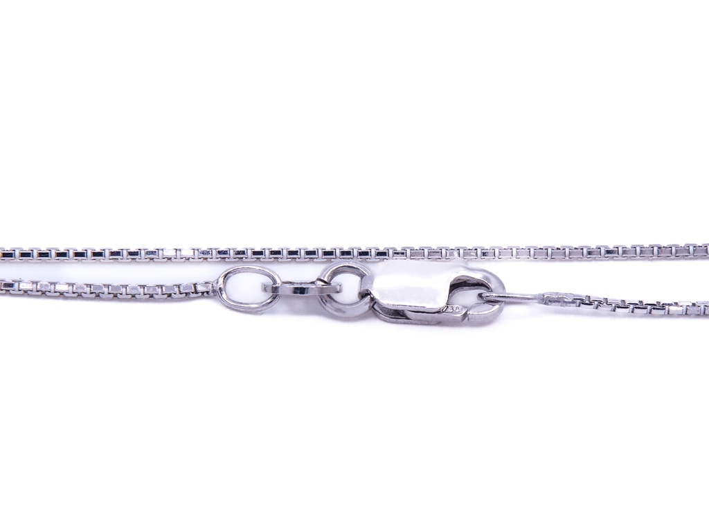 Collana in oro bianco 18 kt. di gr. 4,3 con smeraldo e brillanti