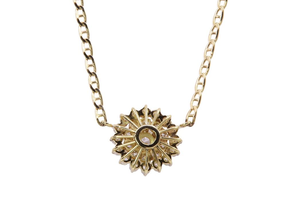 PENDENTE CON CENTRO ORO GIALLO 18KT CON BRILLANTE  CIRCA 0,40 CT.  E CONTORNO PICCOLI BRILLANTI gr. 8,5