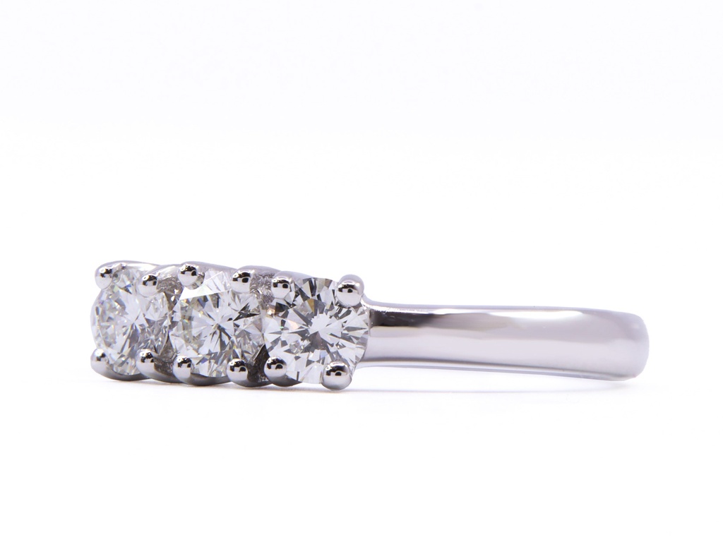 Anello trilogy in oro bianco 18Kt grammi 3,7