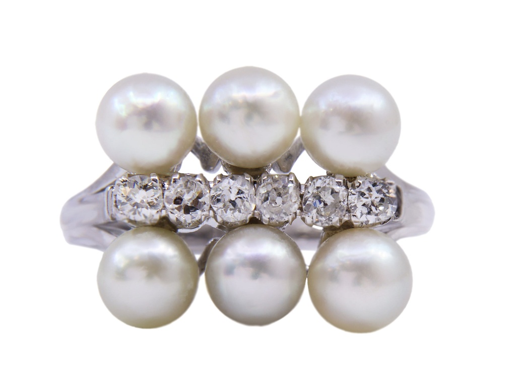 Anello in oro bianco a titolo 750/°°°  di grammi 6.60con delle perle e dei diamantini naturali 