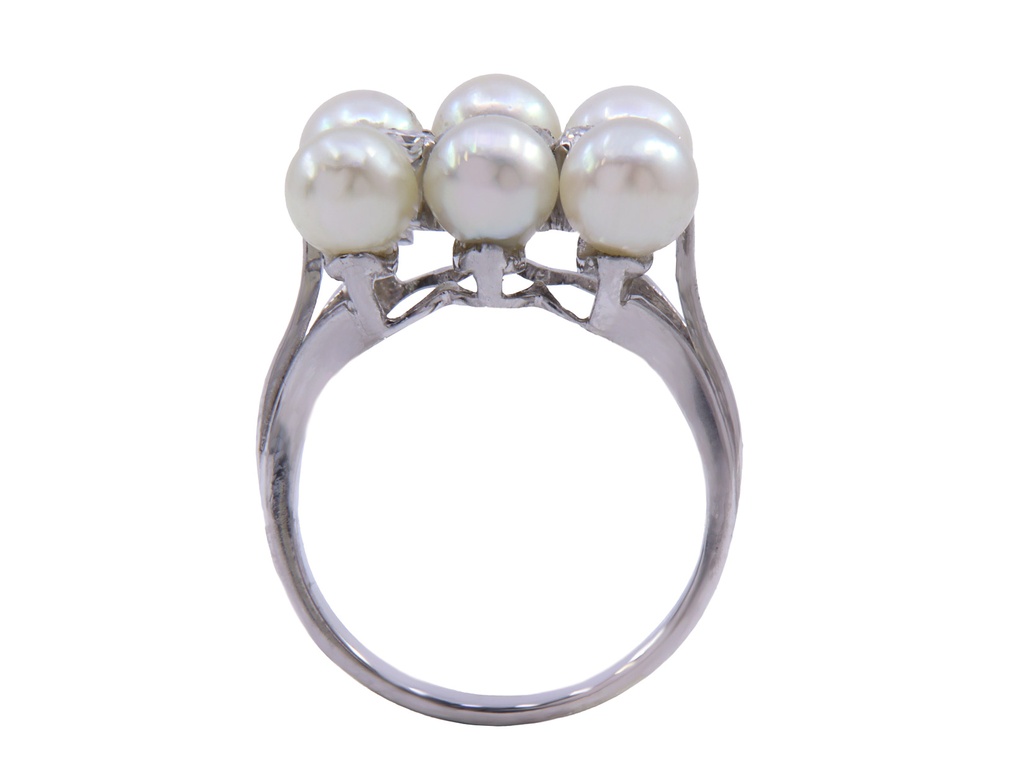 Anello in oro bianco a titolo 750/°°°  di grammi 6.60con delle perle e dei diamantini naturali 