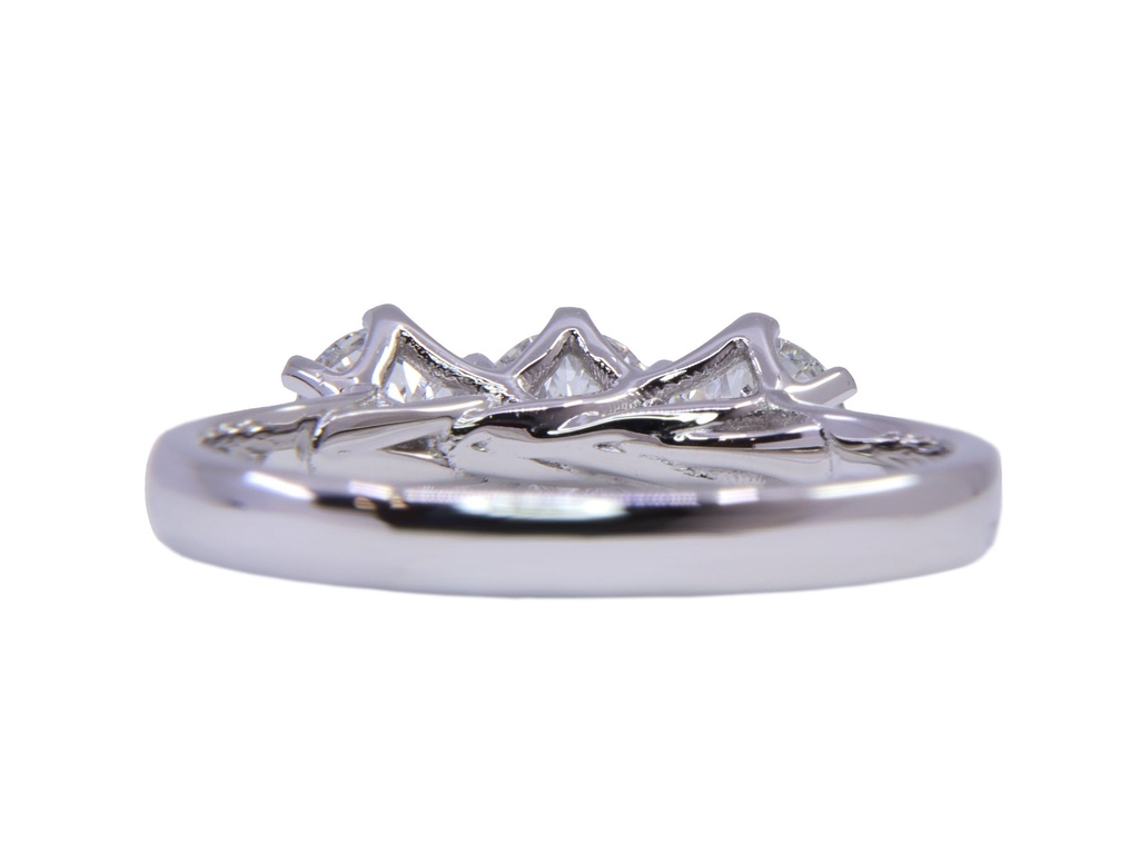 Anello Trilogy oro bianco 18Kt gr2.80 - caratura complessiva 0.91ct DSI1