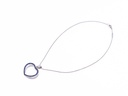 Collana in oro bianco con ciondolo due cuori sovrapposti zaffiri e brillanti.