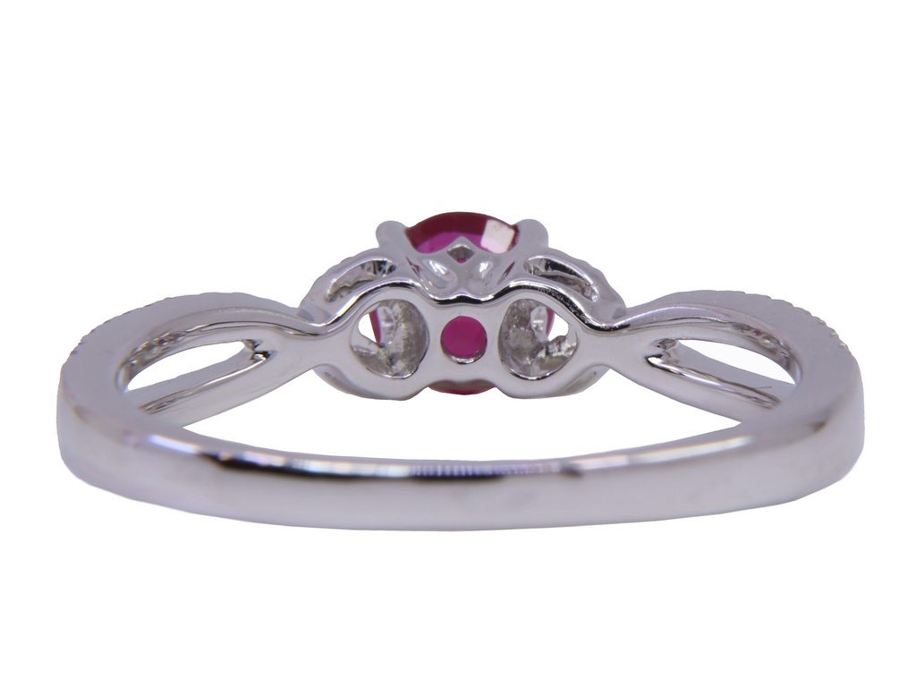 Anello in oro bianco con Rubino centrale ct.0,51 e Brillanti ct.0,15 F/G VVS-Gr.3