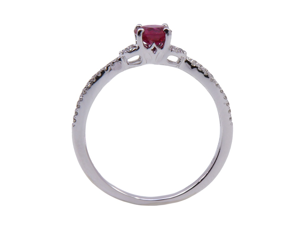 Anello in oro bianco con Rubino centrale ct.0,51 e Brillanti ct.0,15 F/G VVS-Gr.3