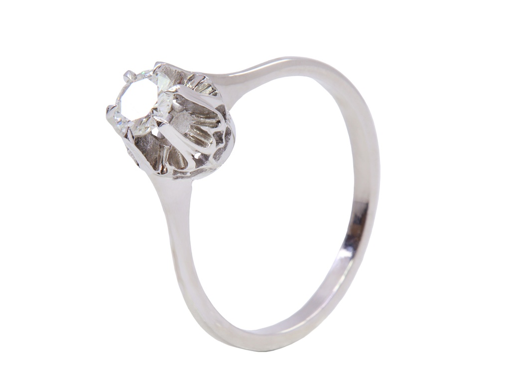 Anello in oro bianco a titolo 750/°°° di grammi 3.60 con un diamante naturale di circa 0.46 ct