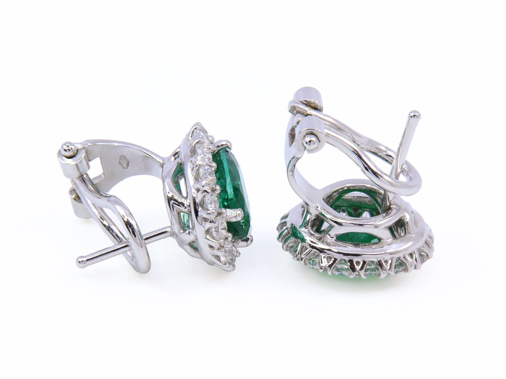 Orecchini Smeraldi Zambia 6x8 e contorno brillanti