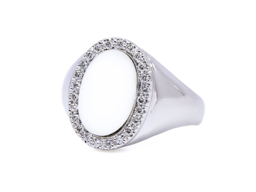 Anello in oro bianco 18 carati di grammi 7.80' con agata bianca e diamantini