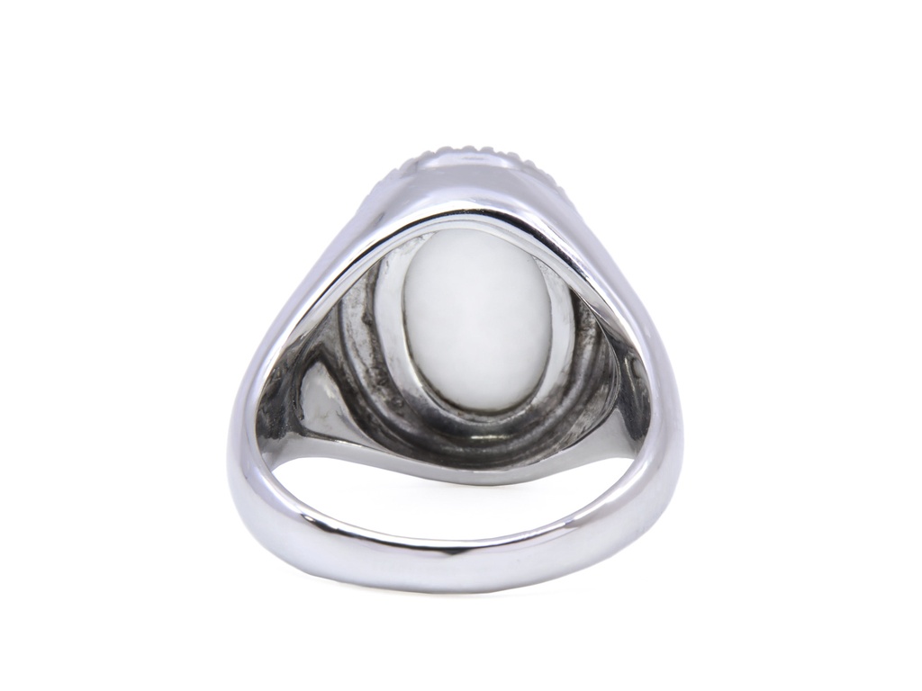 Anello in oro bianco 18 carati di grammi 7.80' con agata bianca e diamantini