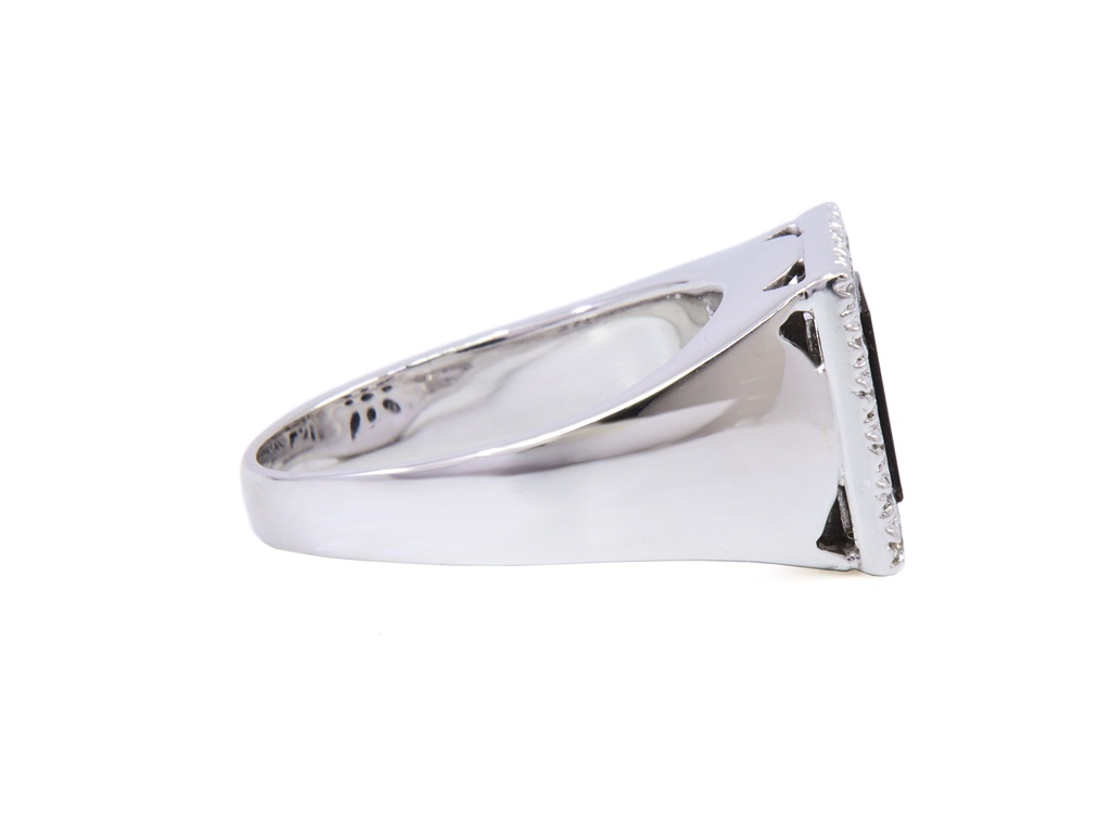 Anello in oro bianco 18 carati  di grammi 10.00 con onice e diamantini