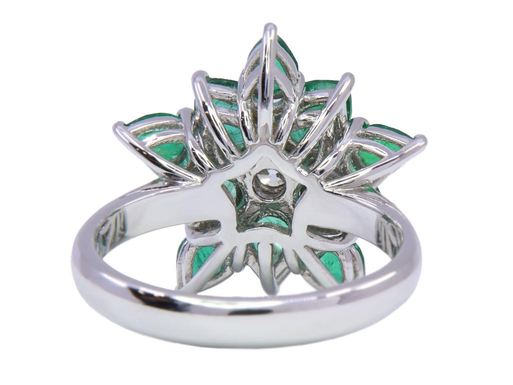 Anello in oro bianco 750/°°° di grammi 6.20 com smeraldi ct 2.18 e diamante ct 0.18 F/G vs1