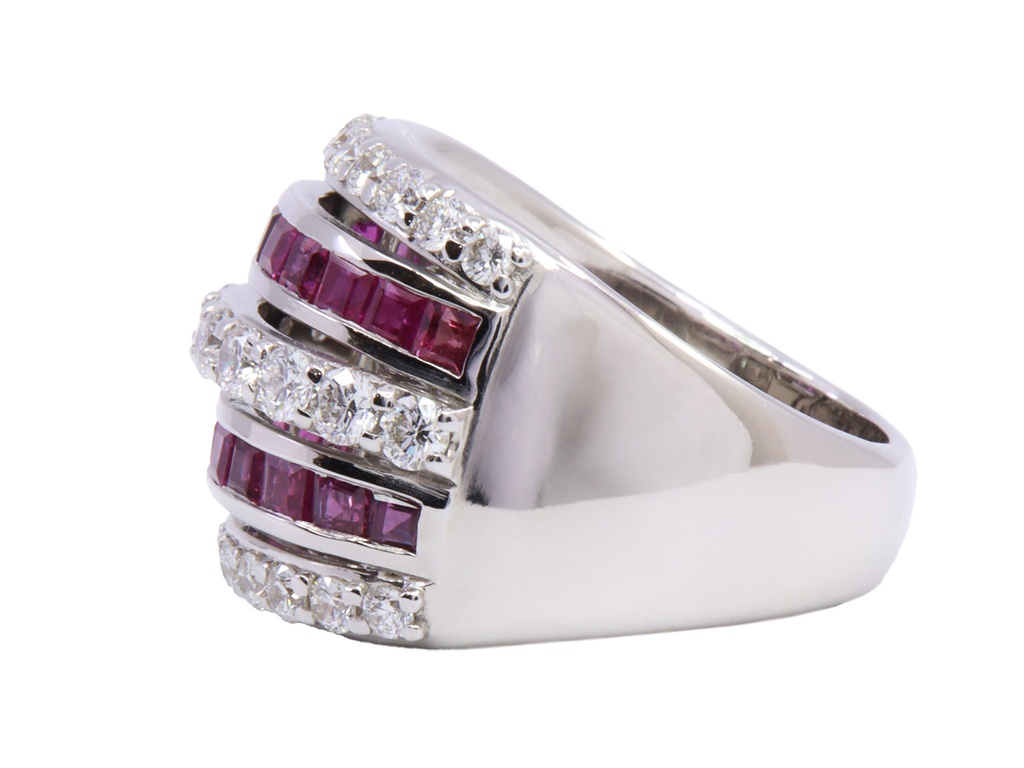 Anello in oro bianco 750/°°° di grammi 14.20 con rubini ct 1.72 e diamanti ct 1.28 