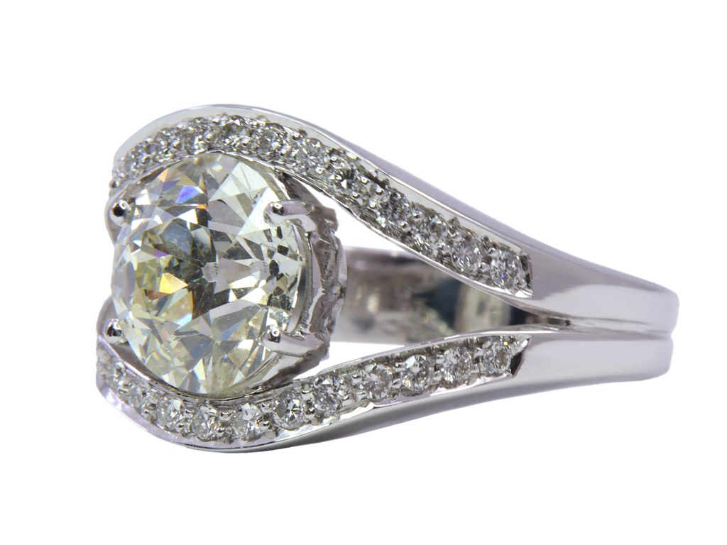 Anello con Diamante Taglio Rotondo circolare Europeo circa 3,00 ct. montato su oro bianco 18kt, peso 11,00 gr.