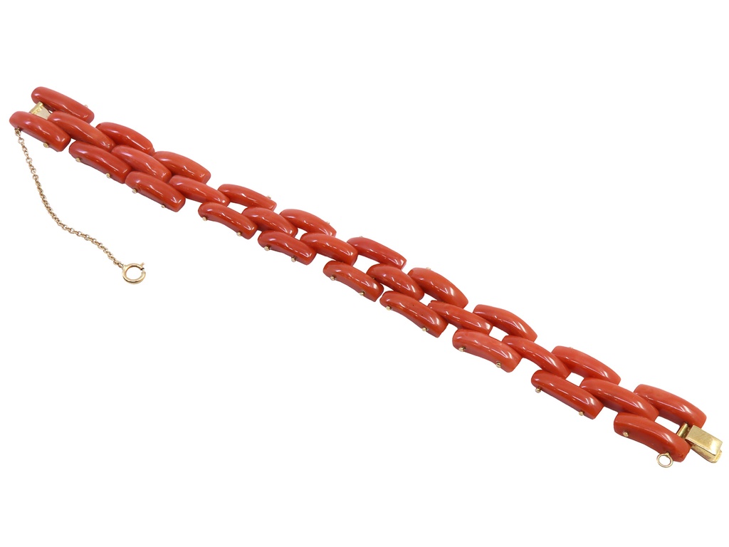 Bracciale in oro giallo a titolo 750/°°° (18 carati) con corallo dal peso complessivo di grammi 21.20