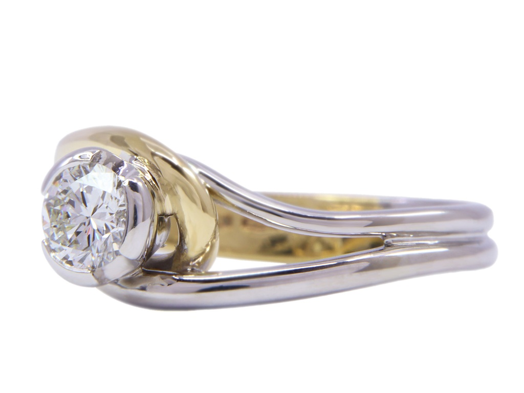 Anello in oro bianco e giallo titolo 18kt con brillante stimato di 0,40 ct