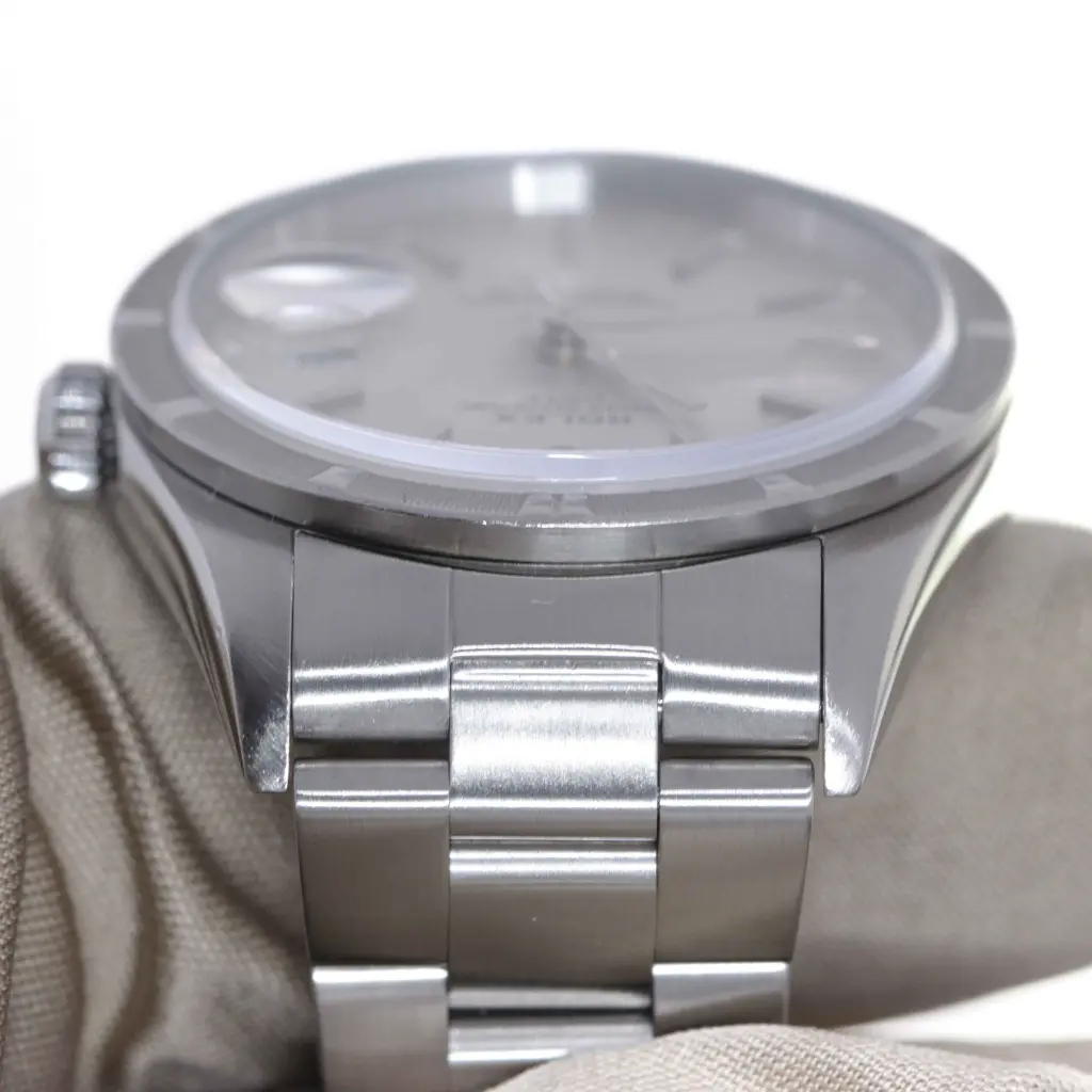 Rolex Oyster Perpetual Date - 15210 - Y289818-694.webp