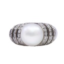 Anello perla - Brillanti 0,65ct. G-VS in oro 18kt. peso totale 14,3 gr.