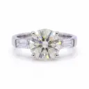 Anello solitario - Brillante naturale 3,11ct. ST-VS1, laterali 1,14ct. H-VS, oro bianco 18kt.