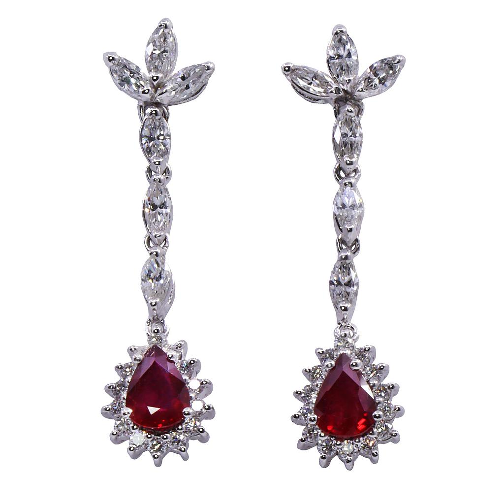 Orecchini in oro bianco a titolo 750/°°° con due rubini ( ct 1.49) con diamanti taglio marquise ct 1.21 diamanti taglio brillante ct 0.42