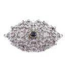 Spilla stile antico - Zaffiro centrale,  diamanti taglio rosa, argento e oro bassa caratura, peso totale 22,8gr