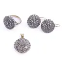 Parure stile antico: Brillanti taglio antico, oro bassa caratura e argento. peso totale 26gr.