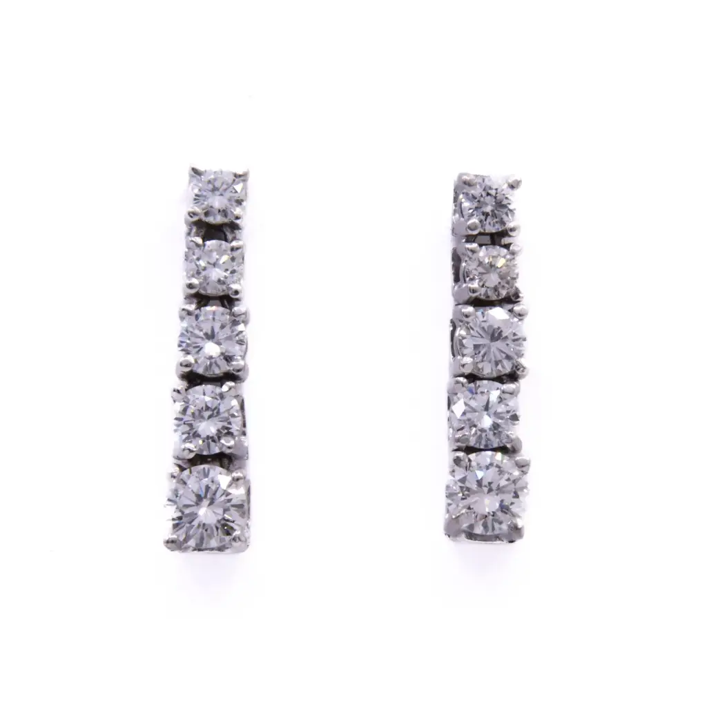 Orecchini - Brillanti degradè 0,70ct. G-VS1, oro 18kt. peso totale 2.30 gr.