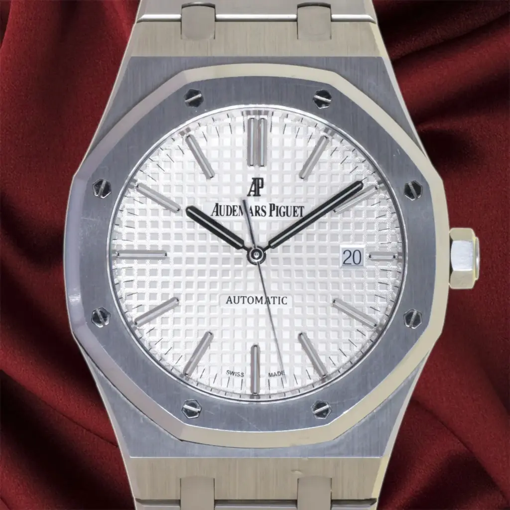 Audemars Piguet Royal Oak Silver Dial 15400ST.OO.1220ST.02 - Original Box and Papers - 2015 - our two-year warranty