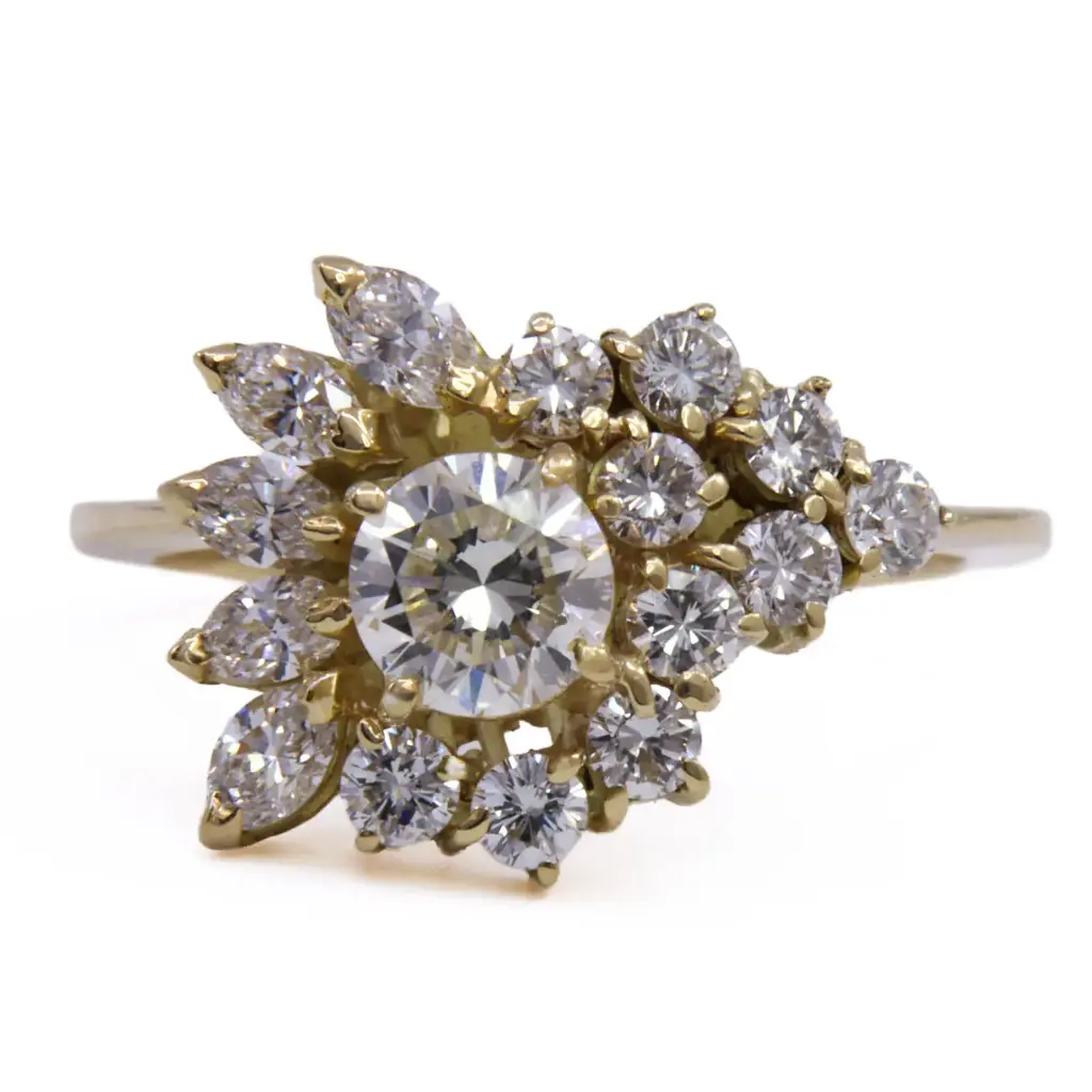 Anello - Brillante centrale 0,60ct. H-VS1 + 0,60ct. contorno, oro 18kt.  peso totale 4.50gr