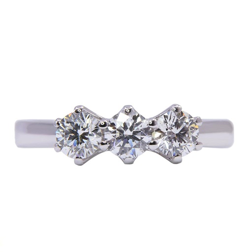 [MT32504590] Anello Trilogy - Brillanti 0,91ct. D-SI1, oro 18kt. peso totale gr.3,0
