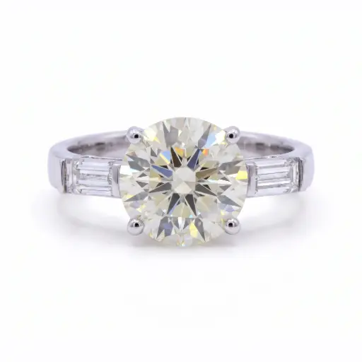 [MTR20240001726] Anello solitario - Brillante naturale 3,11ct. ST-VS1, laterali 1,14ct. H-VS, oro bianco 18kt.