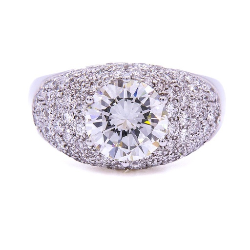 [MTR20230002673] Anello solitario con pavé - Brillante centrale 2,32ct. I-IF in oro bianco 18kt.