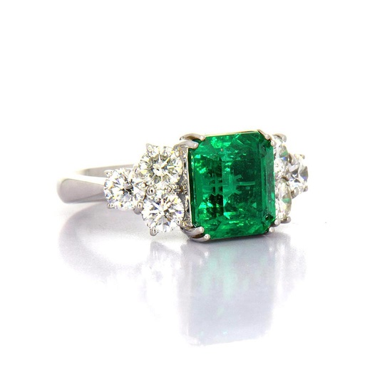 [MTR20180001085] Anello - Smeraldo 5,84ct. brillanti 1,80ct. F/G-VVS, oro 18kt. 