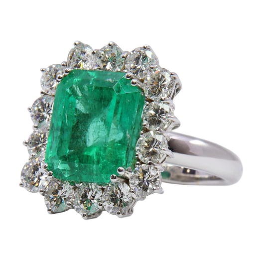 [MTR20180001047] Anello - Smeraldo 11,74ct, brillanti 3,60ct, F/G-VVS, oro 18kt.