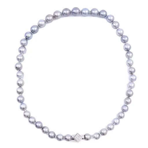 [MT32618992] Collana perle grigie - Brillanti 0,30ct. susta in oro 18kt di 5,30gr