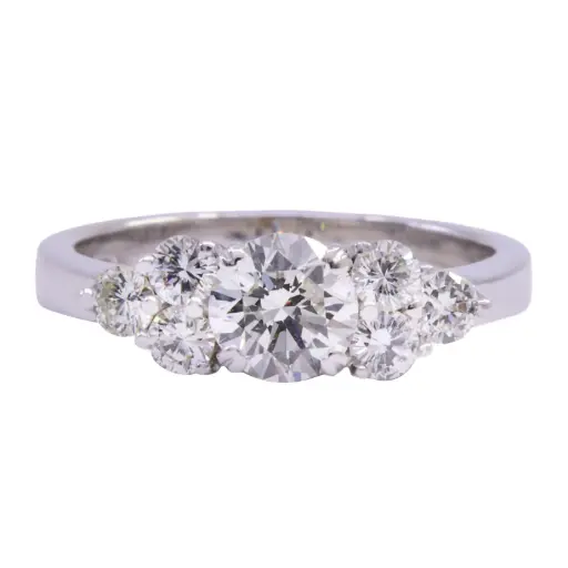 [MT32626412] Anello solitario - Brillante centrale 0,87ct H-IF, brillanti contorno 0,60ct. F/G-VVS, oro 18kt.